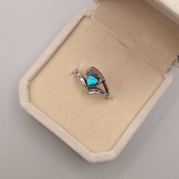 WM Co. Sterling Silver Heart-Shaped Abalone Ring – Size 5 - Picture 3 of 9